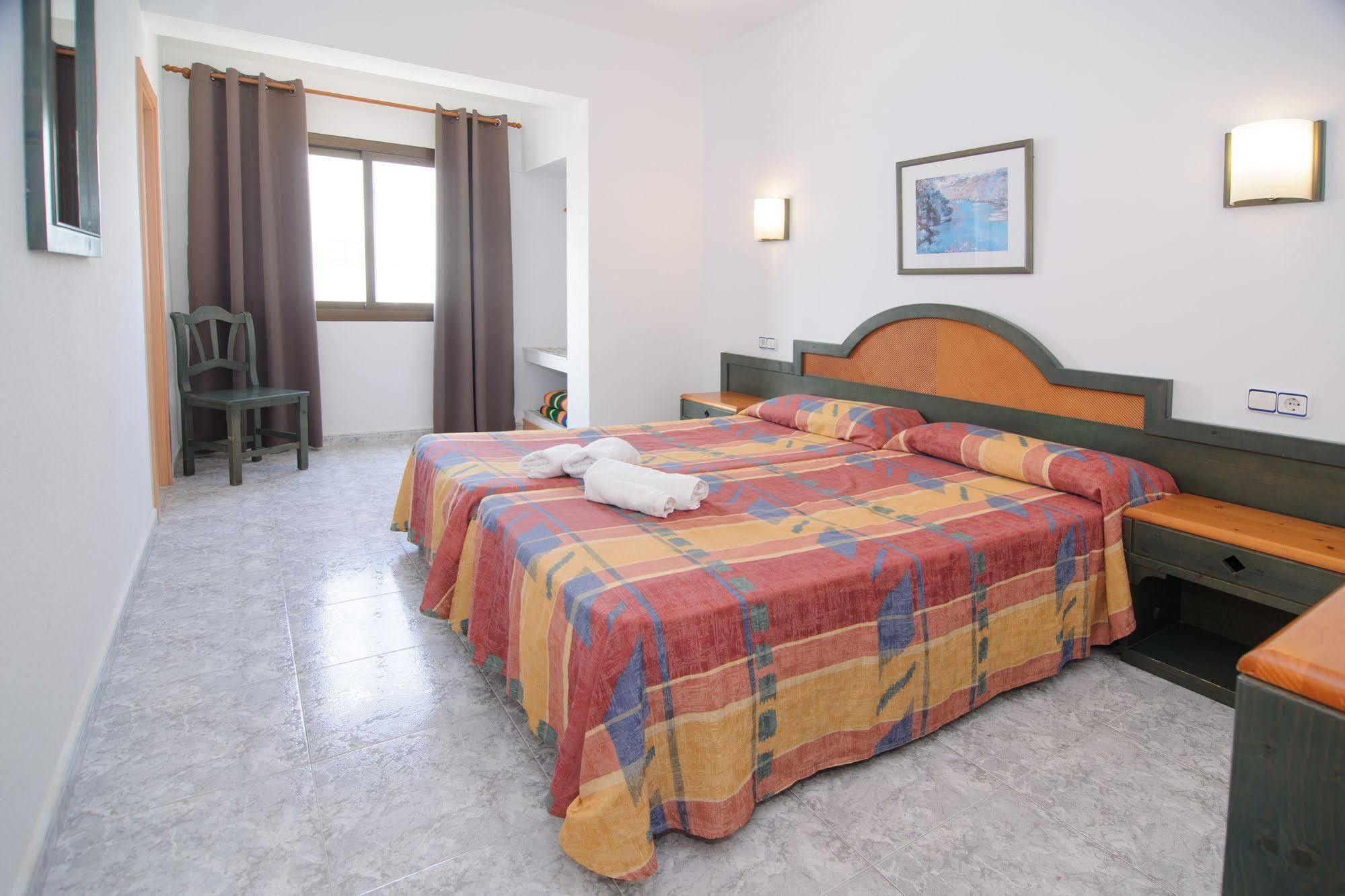 Hostal Rosalia Sant Antoni de Portmany Zewnętrze zdjęcie